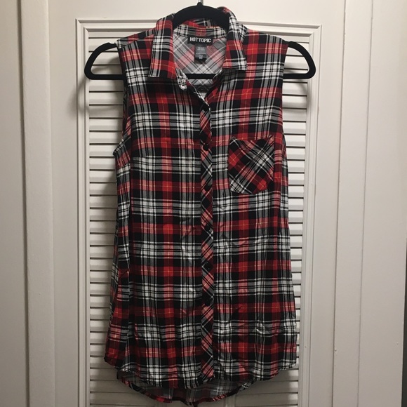 Hot Topic Tops - Sleeveless Plaid Button Up with Pocket